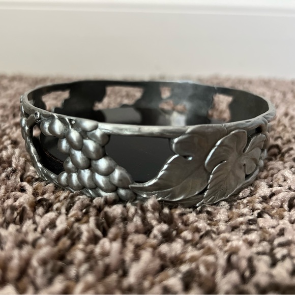 Vintage Seagull Pewter wine bottle holder…🍷 - Picture 6 of 6